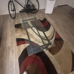 Coffee Table, 2 End Tables And Lamps, Area Rug Too.