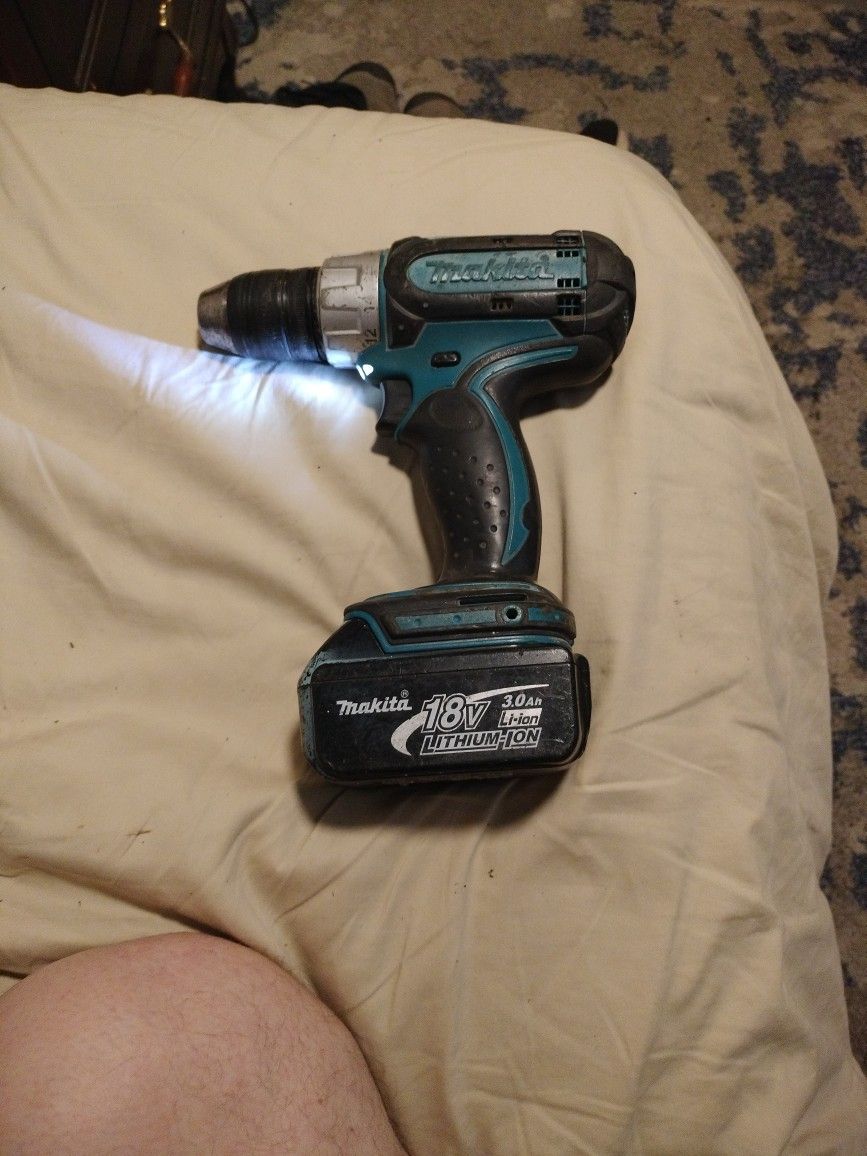 Makita Drill Motor W/2 Batteries 18v 3AH,18v 4AH And Charger