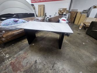 Marble Top Dining Table New Has Two Nick Delivery Available 