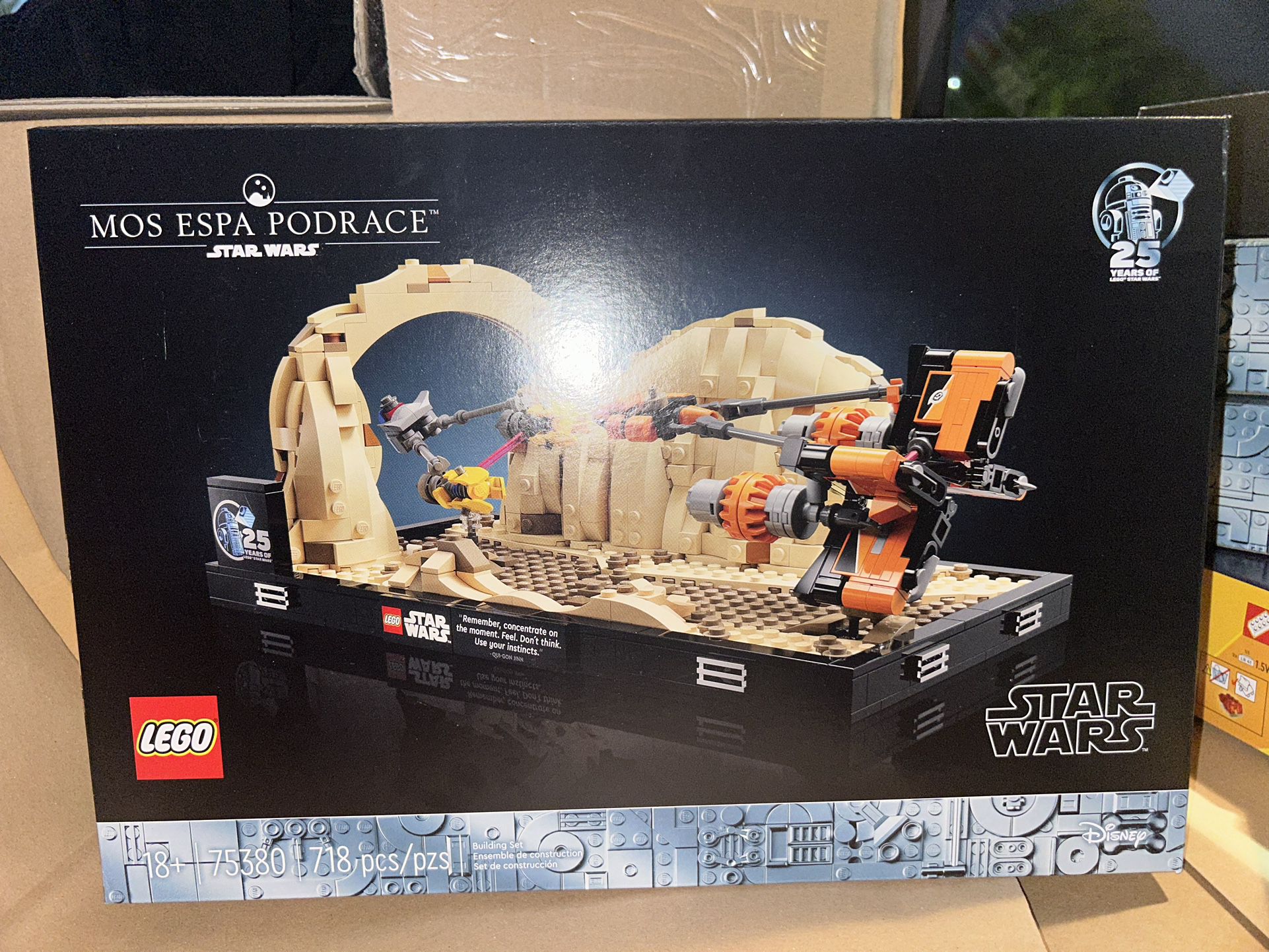 LEGO Star Wars Mos Espa Podrace Diorama Build and Display Set 75380 l
