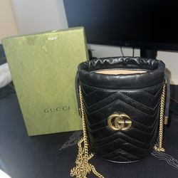 GUCCI BUCKET BAG