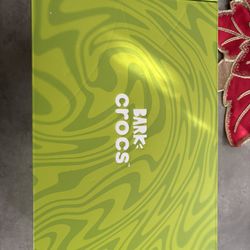 New Bark Crocs Pink Size Small