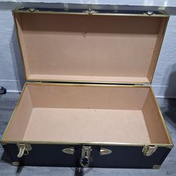 Seward Travel or Storage Truck with Lockable Latch