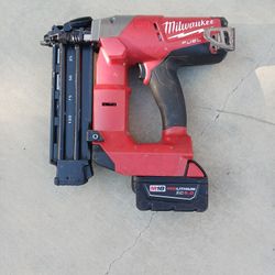 Milwaukee M18 Nailer 18ga W 5.0 Battery 220$