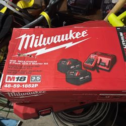 Milwaukee 48-59-1852B M18 REDLITHIUM Starter Kit 2 XC 5.0 Ah Battery Packs And Multi-Voltage Charger