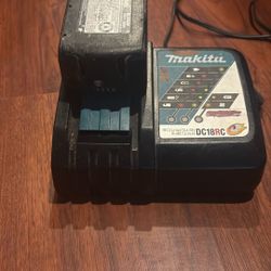 Makita Fast Charger With A Battery 