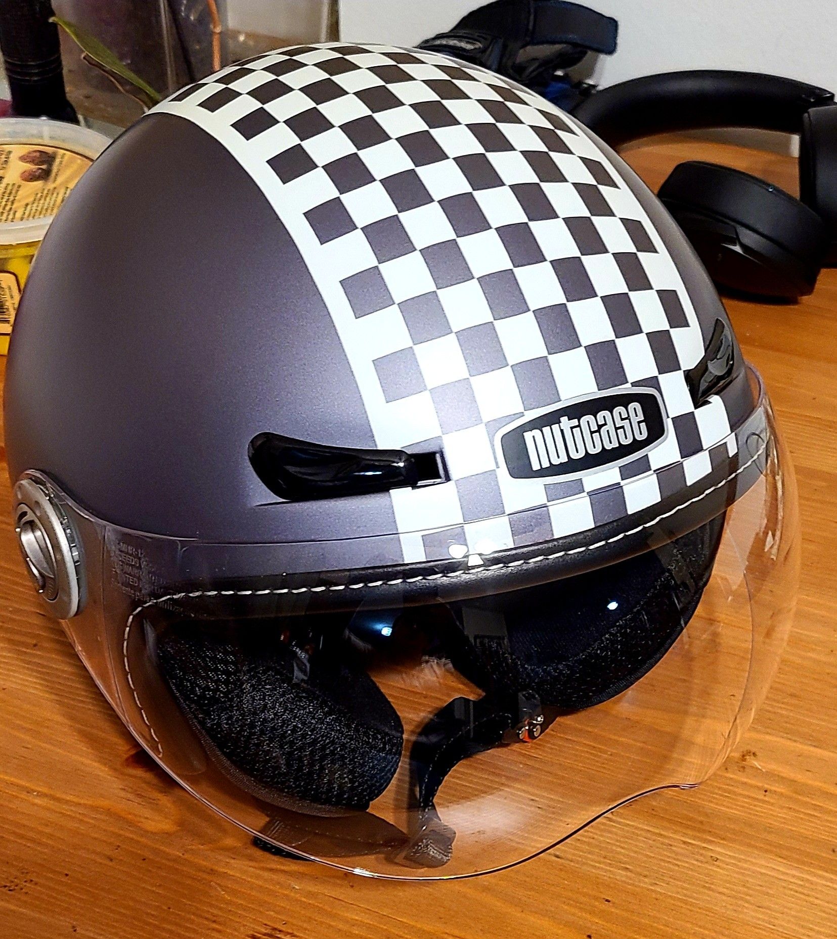Motorcycle helmet Medium Nutcase