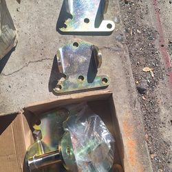 Solid Motor Mount Kit 73 To 85 Chevrolet V-8. NEW IN BOX 35th Ave McDowell Phx 