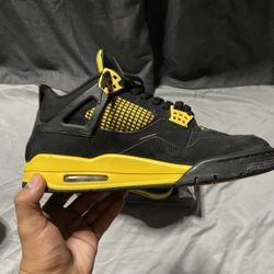 Jordan 4 Thunders Size 10