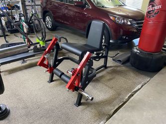 Leg Extension and Leg Curl Machin
