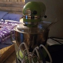 300 Watts KitchenAid Stand Mixer