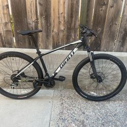 Giant Talon 3 29er Medium Frame Mountain Bike