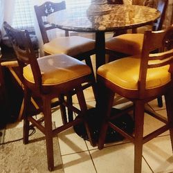 Pub Table/4 Swivel Bar Stools