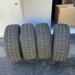 SET OF ( 4 ) 275/55R20 113T All Season Uniroyal Laredo Tires Like Brand New