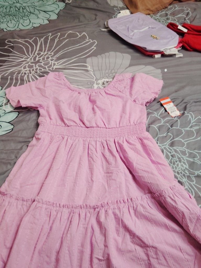 es un vestidito nuevo de target de niña