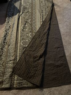 King Bed Spread and 4 king shams.