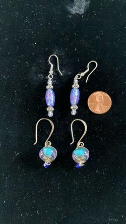 2 Silver and Glass pierced earrings