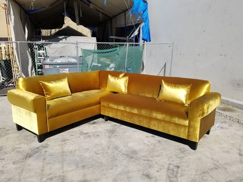 NEW 7X9FT VELVET GOLD FABRIC SECTIONA.L COUCHE.S for Sale in Indio, CA