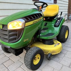 John Deere Riding Lawn Mower/Tractor