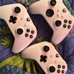 Xbox One+ 3 Controllers + 11 Games 
