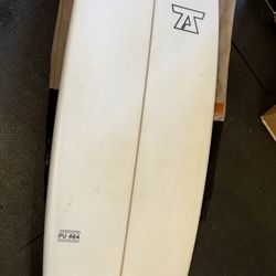 7’ x 21.5” x 2 13/16” 48.5L Midlength Surfboard