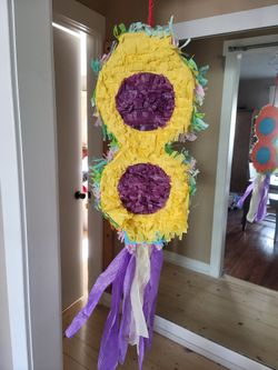 "8" Piñata