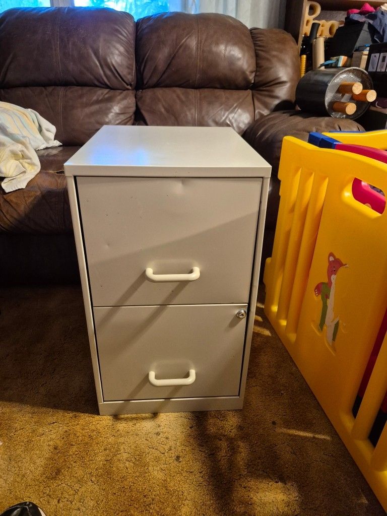 Beige Metal File Cabinet NO KEY. 2 Drawers 25in Tall 14in Wide 18in Deep 