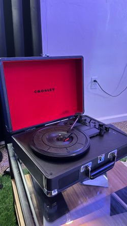 Vinyl record player