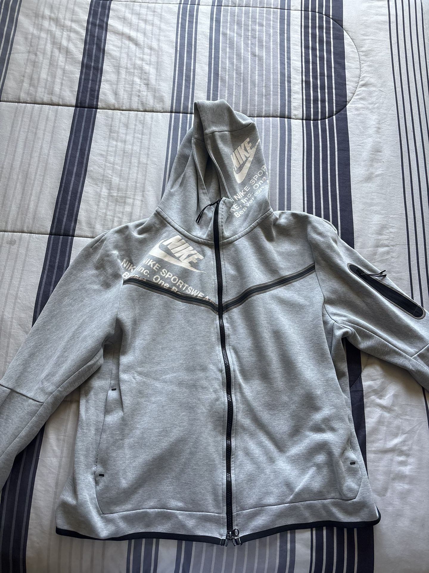 - Nike Sportswear Tech Fleece Graphic Full - Zip Grey