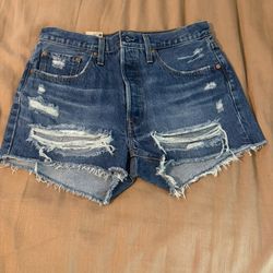 Levi’s 501 Women’s Distressed Jean Shorts Size 31 New With Tags