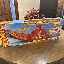 NEW Hot Wheels Super 6-Lane Raceway 1:64 8 Ft Of Racing Action Six Lane Race Car