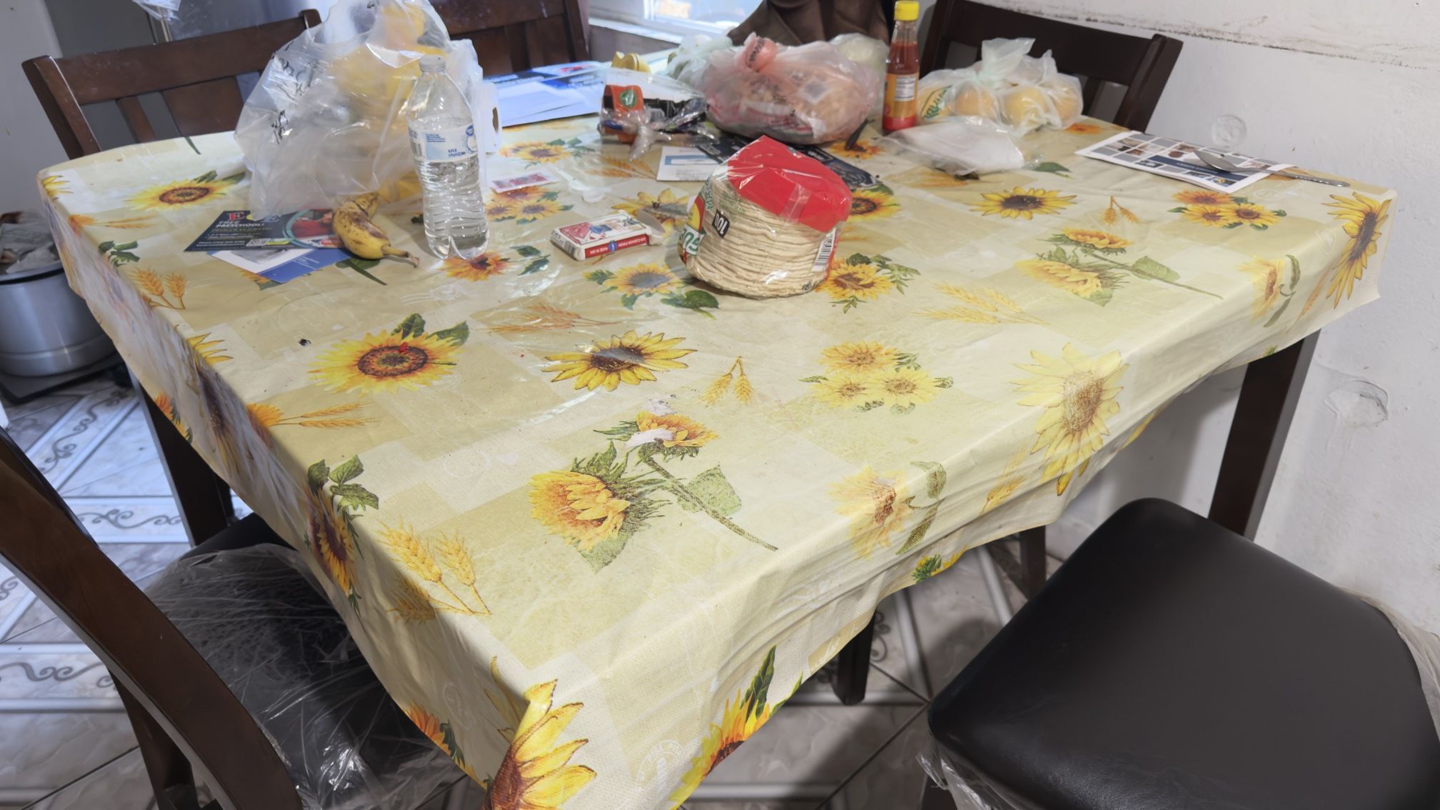 Dining Table Set/Comedor Con Sillas