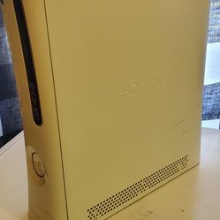 Xbox 360 250gb FF13 edition + 3 controllers