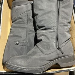 Women’s Size 10 Waterproof Boots 