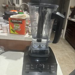 Vitamix Blender 5200 With 64 Oz Container 