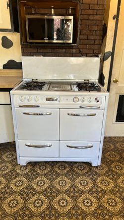 WEDGEWOOD ANTIQUE STOVE