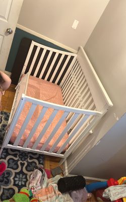 2 In 1!!! Crib / Toddler Bed For SALE!