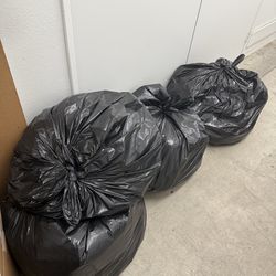 Free Four full bags of women’s clothes size S & M