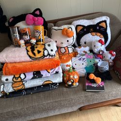 HUGE hello Kitty Halloween Bundle