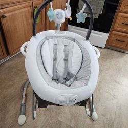 Graco Swing With Portable Bouncer.