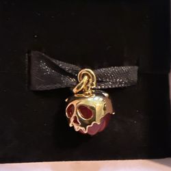 Disney And Pandora Exclusive Poison Apple Evil Queen Charm