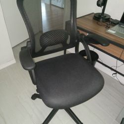MESH OFFICE CHAIR 