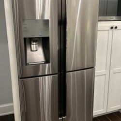 Samsung Refrigerator Excellent Condition $550 Icemaker/water Works I Can Help With Delivery For Extra Few