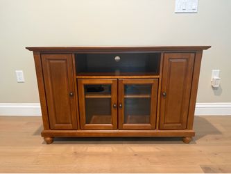Corner media cabinet