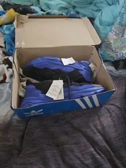 12 1/2 Ozweego Adidas Shoes