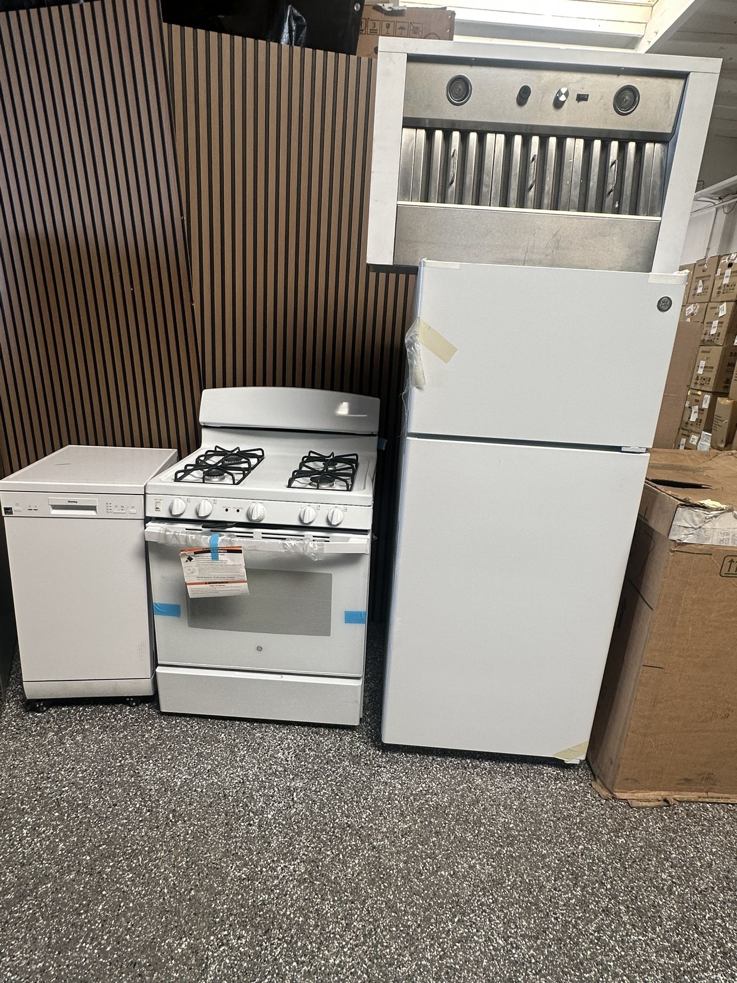 White Kitchen Set | Stove | fridge | Dishwasher