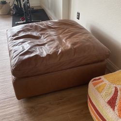 LEATHER LARGE OTTOMAN 