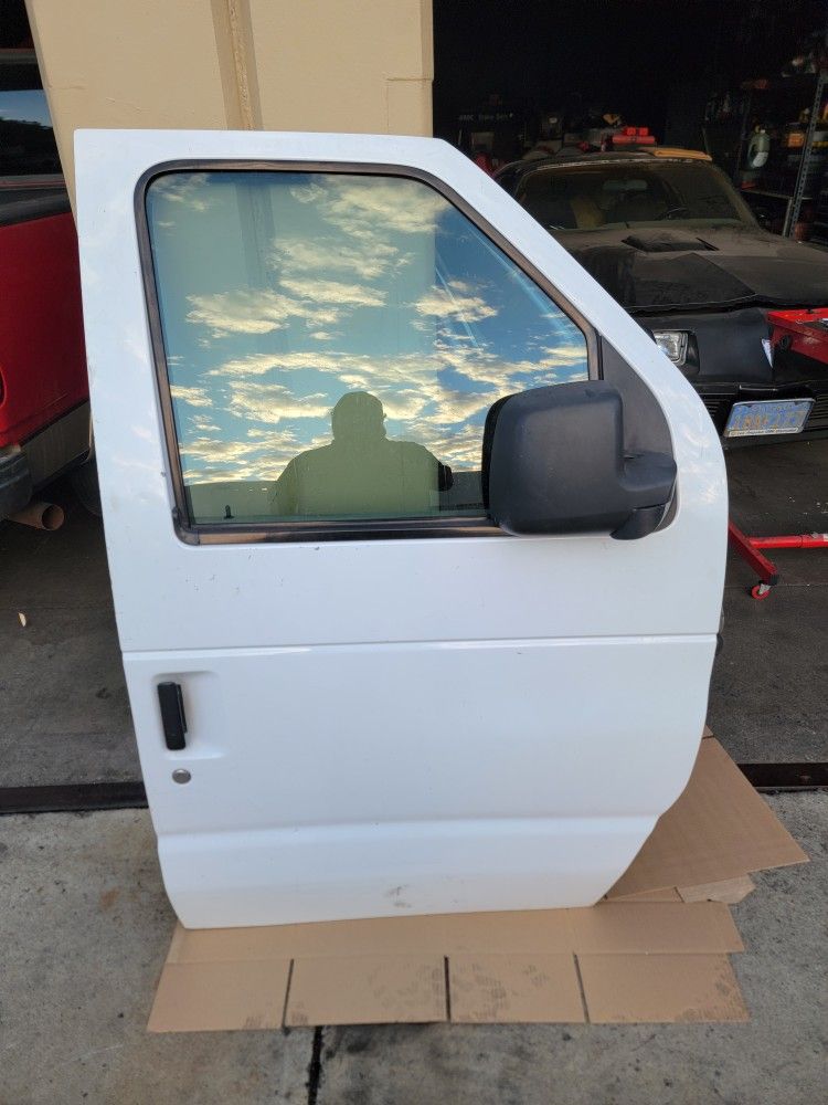 2006 Ford E-350 Passenger Door