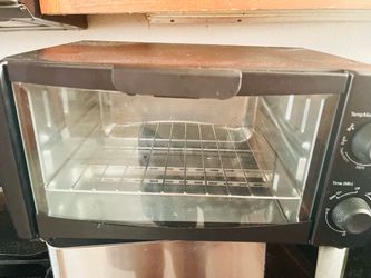 Black Toaster Oven with Rack