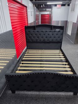 Black Tufted Upholstered Queen Platform Bed
